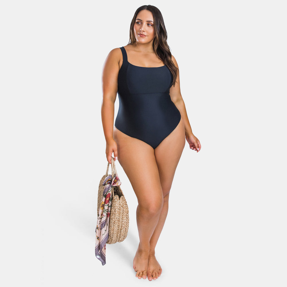 
                  
                    CLAUDIA ONE PIECE | BLACK
                  
                
